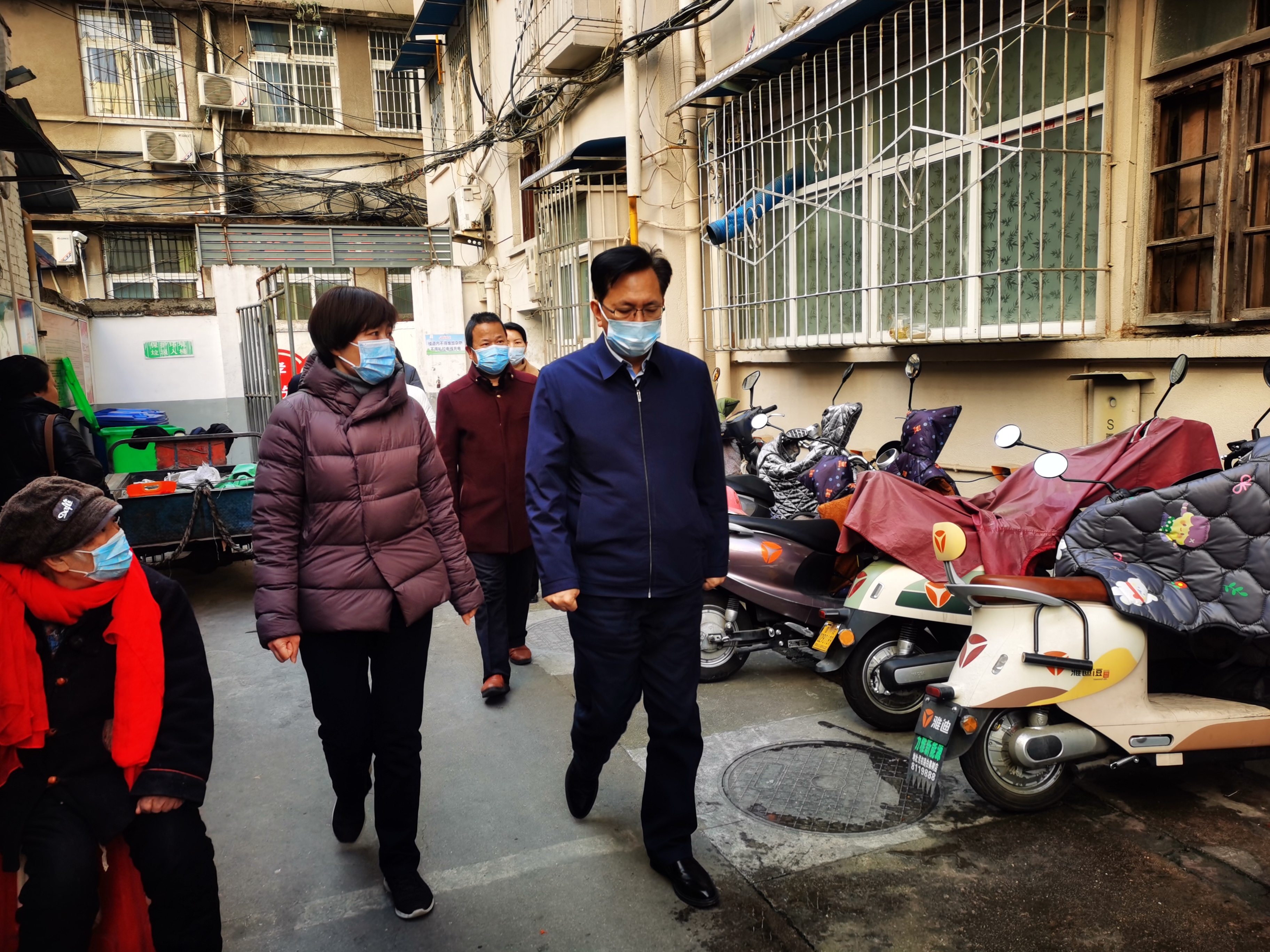 信陽(yáng)市衛(wèi)健委春節(jié)前走訪慰問老黨員