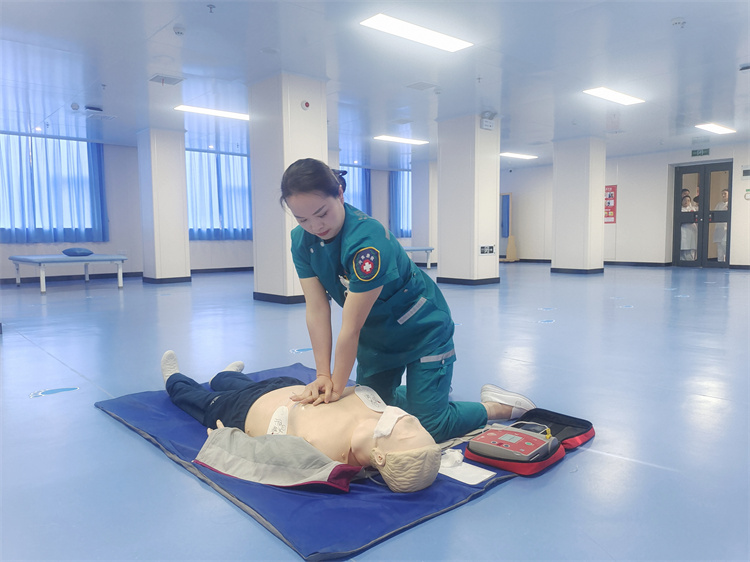 傳承職業(yè)使命，展現(xiàn)時(shí)代芳華|信陽市中醫(yī)院開展“5.12”國際護(hù)士節(jié)急救技能競賽活動