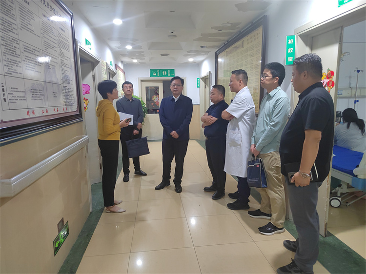 信陽(yáng)市衛(wèi)生健康委黨組書記、主任許書動(dòng)到市中醫(yī)院調(diào)研安全生產(chǎn)和項(xiàng)目建設(shè)工作